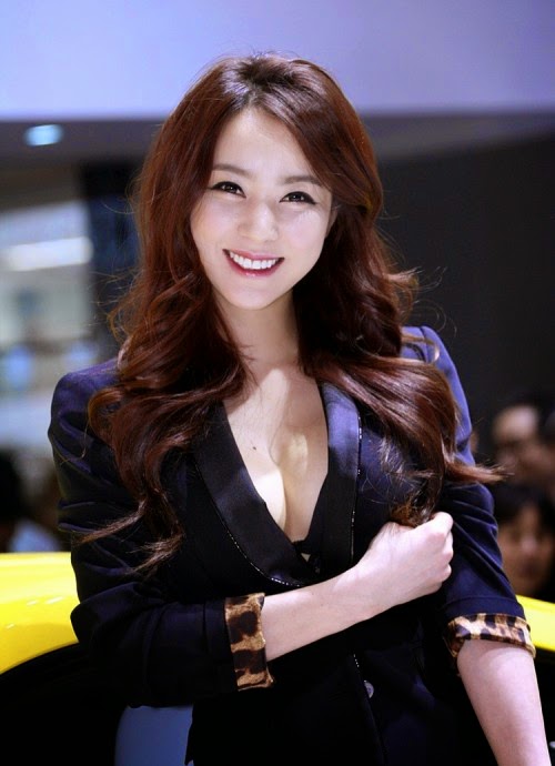 Ngắm vòng một khủng của mẫu xe