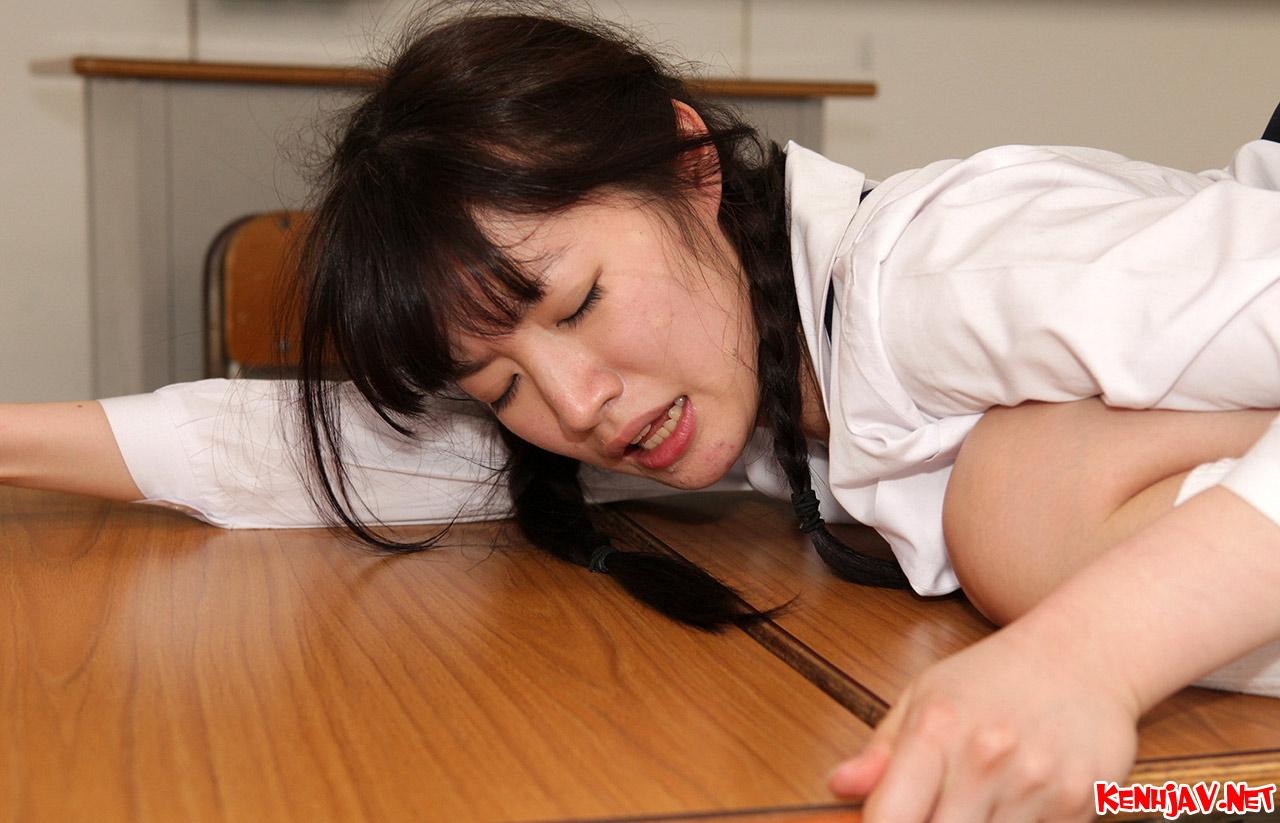 Em nữ sinh Hina Mikuru đang phê