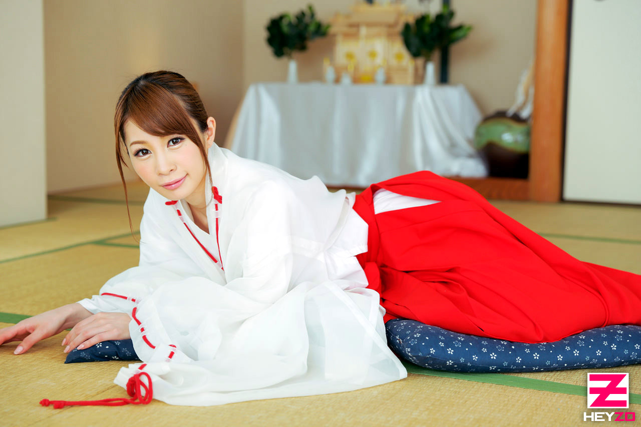 Gái Nhật mới vào nghề bướm còn rất đẹp