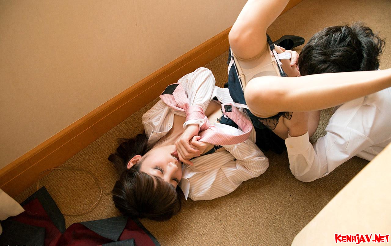 Gái văn phòng đi làm thêm ngoài giờ