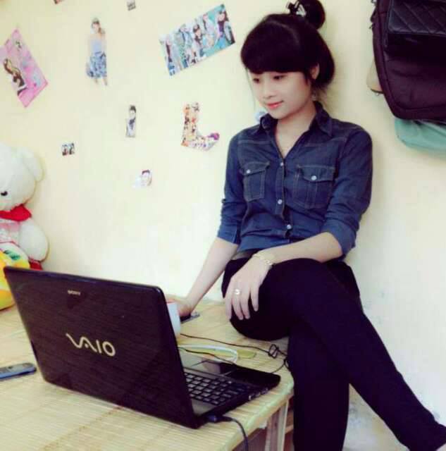 Hot girl mặt học sinh...