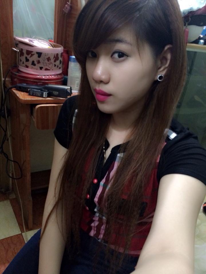 Hot girl mặt học sinh...