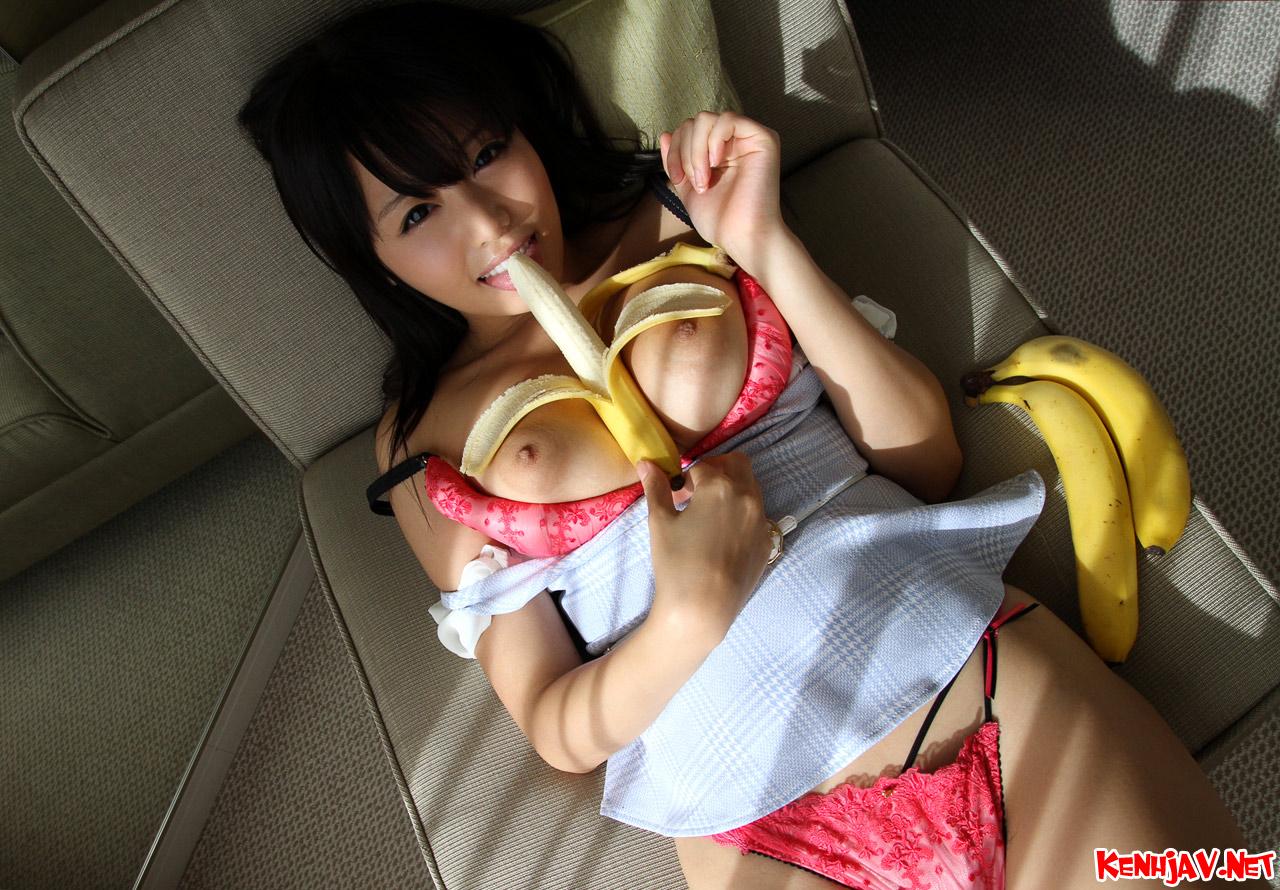 Mao Hamasaki thủ dâm cùng trái chuối