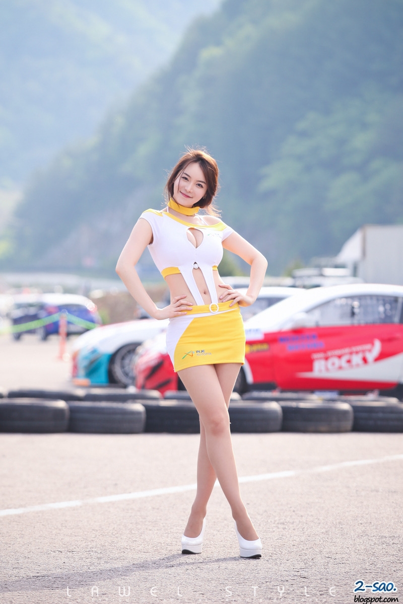 Nóng bỏng cùng siêu mẫu xe Ryu Ji Hye