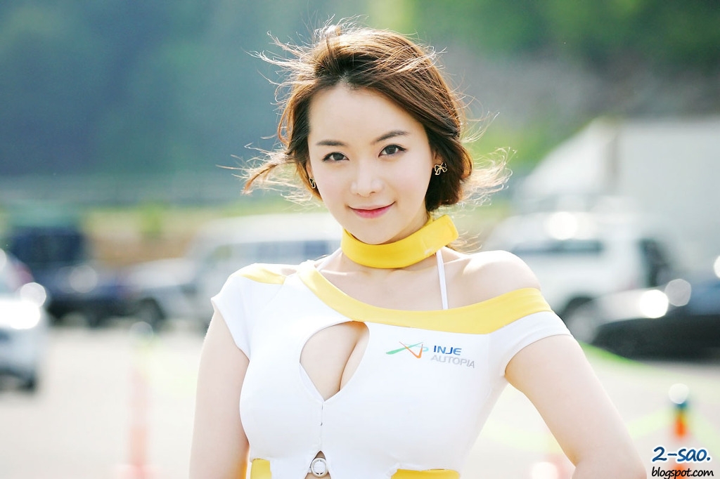 Nóng bỏng cùng siêu mẫu xe Ryu Ji Hye