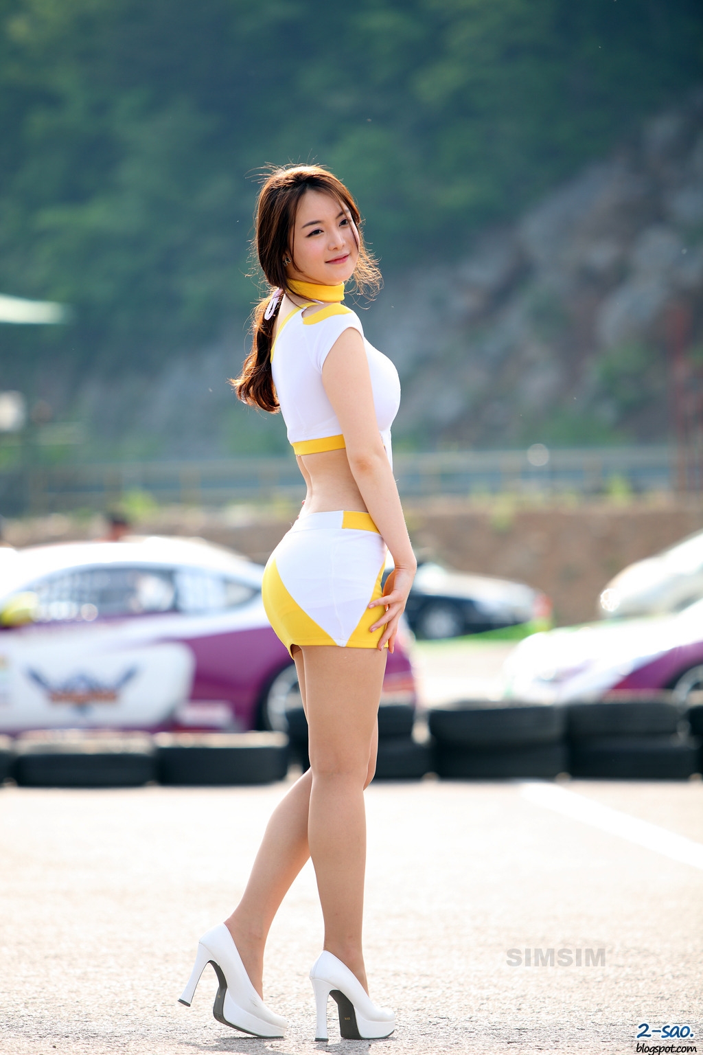 Nóng bỏng cùng siêu mẫu xe Ryu Ji Hye
