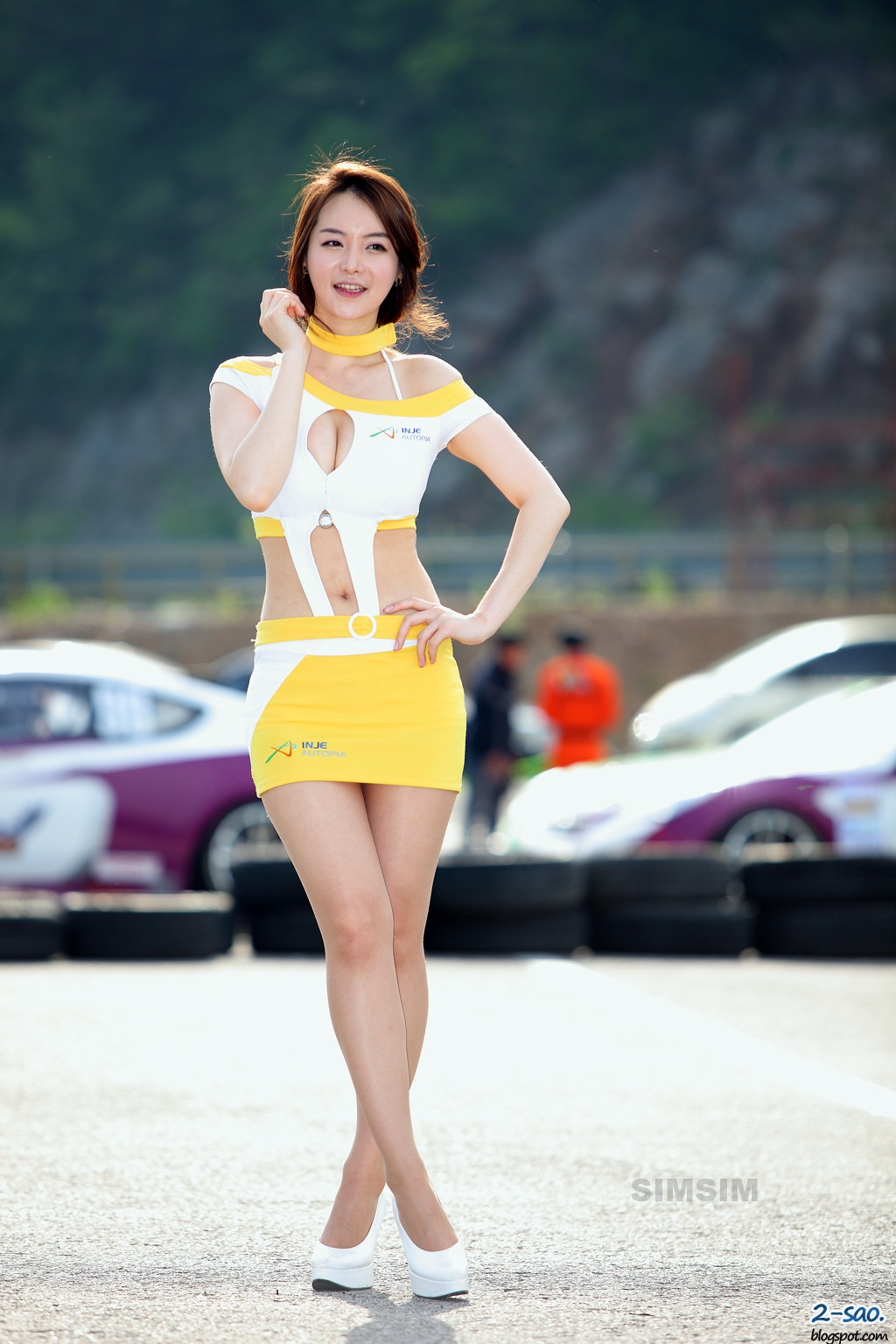 Nóng bỏng cùng siêu mẫu xe Ryu Ji Hye