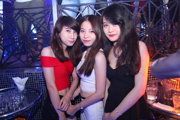 Trông em hiền như Cô Tấm vậy, có bác nào muốn lấy em về làm vợ không?