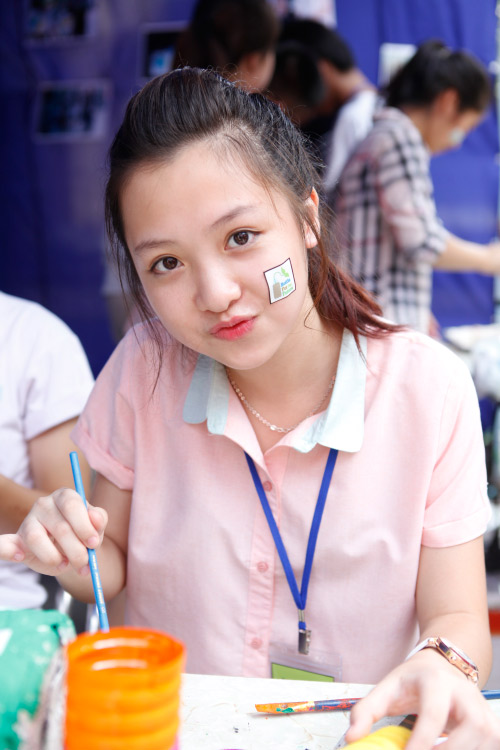 Nữ sinh cấp ba mặt mộc xinh xắn quá