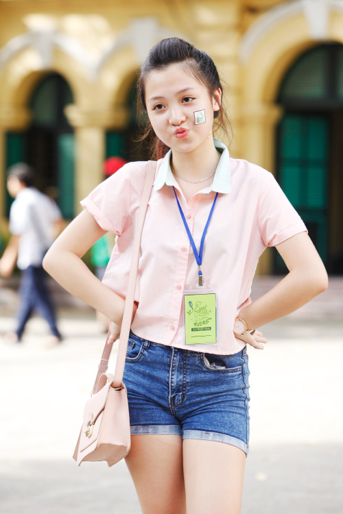 Nữ sinh cấp ba mặt mộc xinh xắn quá