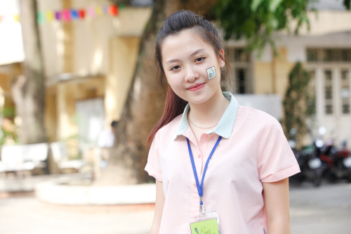 Nữ sinh cấp ba mặt mộc xinh xắn quá