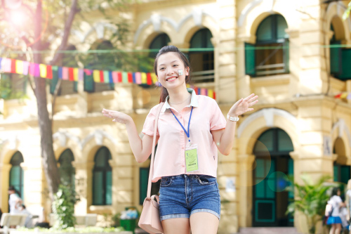 Nữ sinh cấp ba mặt mộc xinh xắn quá