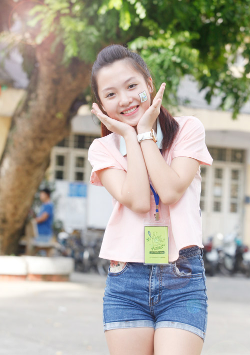 Nữ sinh cấp ba mặt mộc xinh xắn quá
