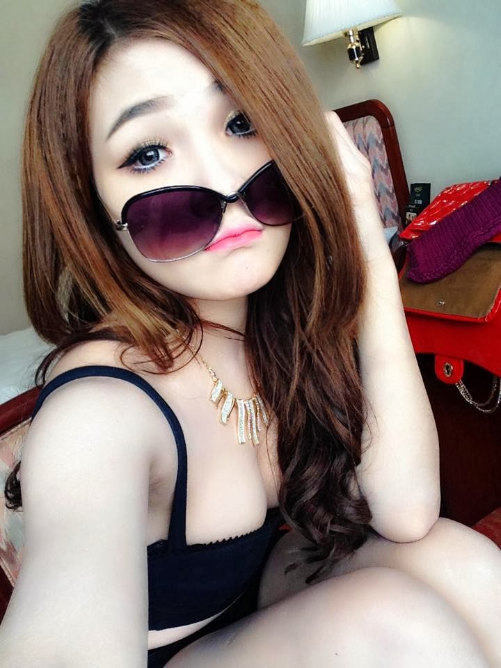 Gái xinh gợi cảm khoe thân hình bốc lửa