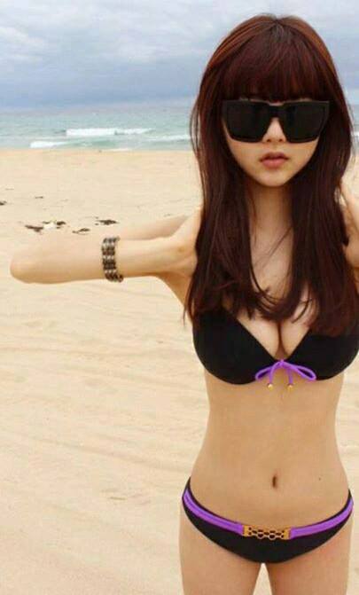 Áo của mấy em này hơi bị chật thì phải