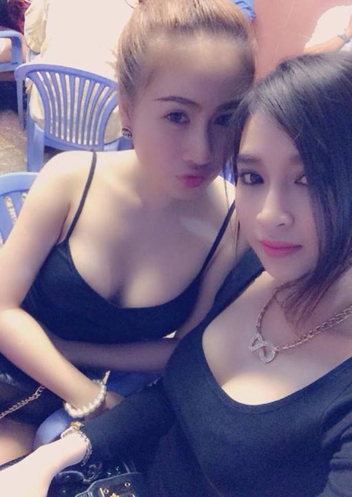 Áo của mấy em này hơi bị chật thì phải