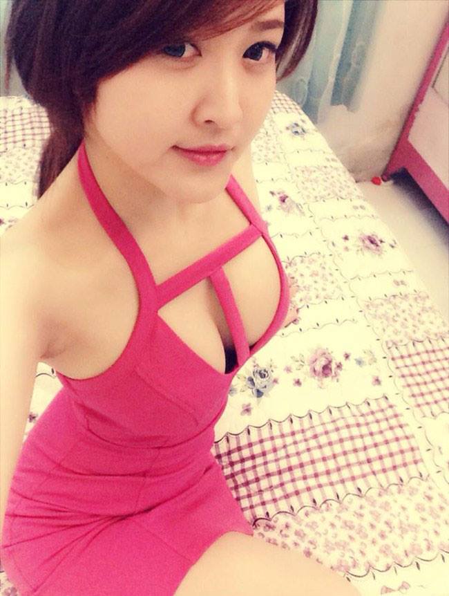 Áo của mấy em này hơi bị chật thì phải