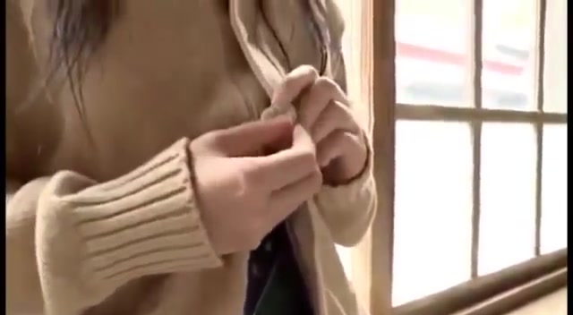 Nữ sinh tự lột đồ khoe ngực khủng