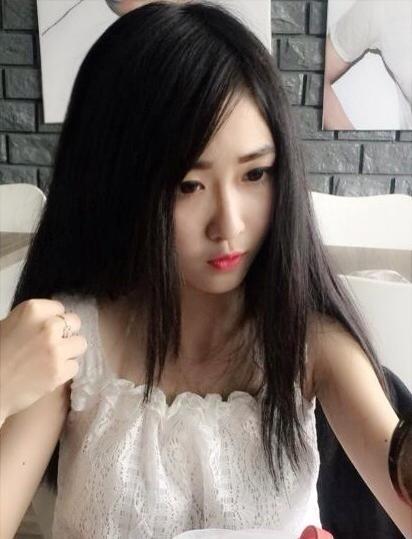 Nữ sinh cấp ba Vy Phạm xinh xắn tự sướng