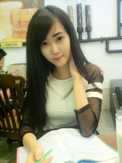 Nữ sinh cấp ba Vy Phạm xinh xắn tự sướng