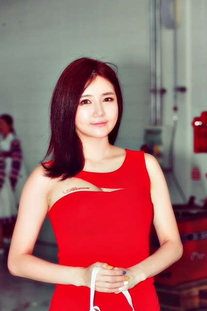 Han Ga Eun gợi cảm trong bộ váy đỏ