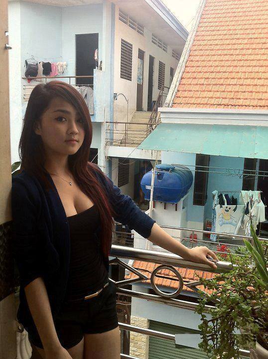 Nghi vấn có khối u cực lớn ở ngay vếu của các em này