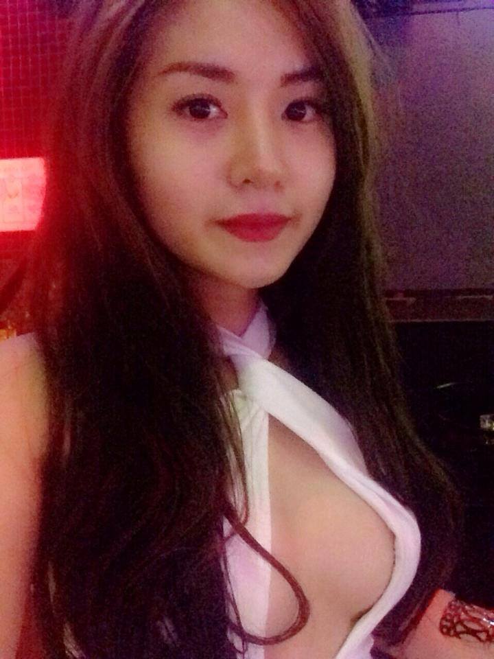 Nghi vấn có khối u cực lớn ở ngay vếu của các em này
