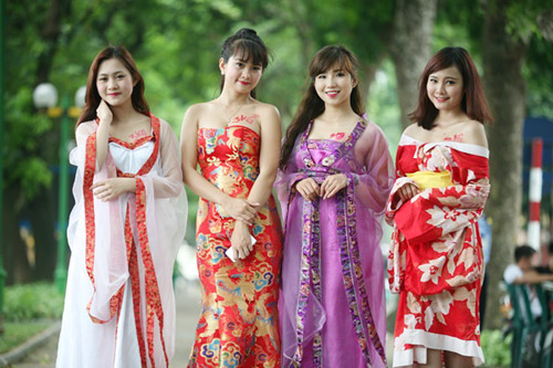 Các thiếu nữ Hà thành khoe ngực chuẩn 3kg