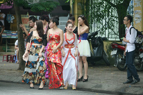 Các thiếu nữ Hà thành khoe ngực chuẩn 3kg