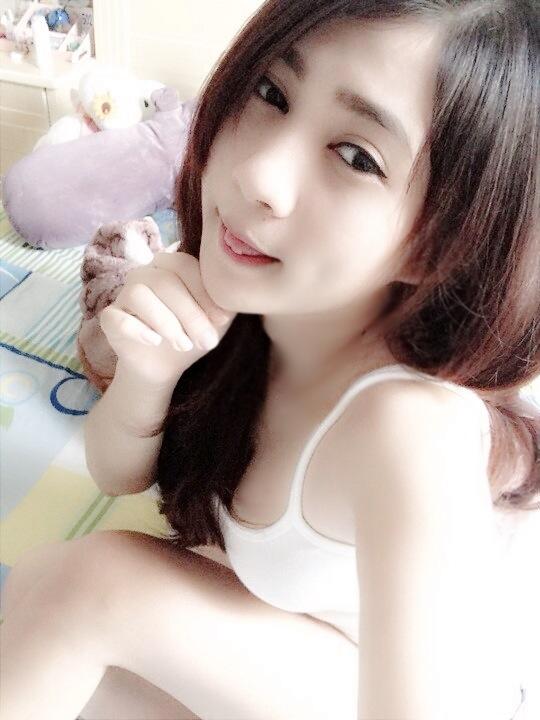 Bé Nhi xinh chưa kìa các bác ơi Bé Nhi xinh chưa kìa các bác ơi