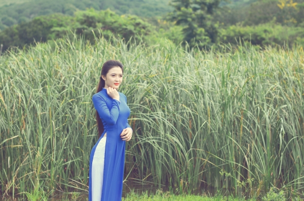 Nữ sinh 9x dịu dàng với tà áo dài