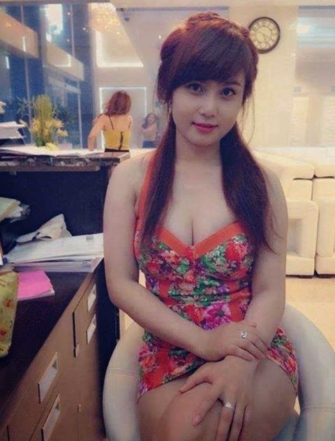 Gái đẹp ngực trắng nõn nà