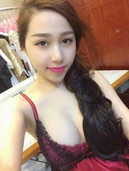 Gái đẹp ngực trắng nõn nà