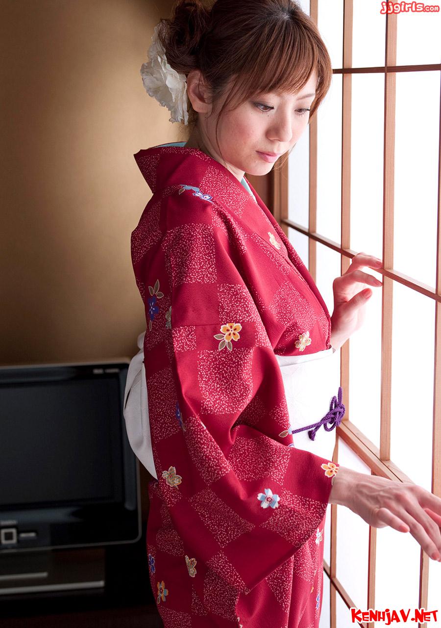Yuma Asami eo thon vếu bự