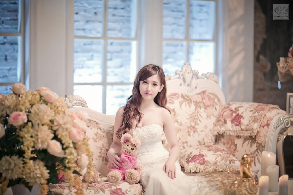 Hot girl Huyền Linh điệu đà cùng áo cưới