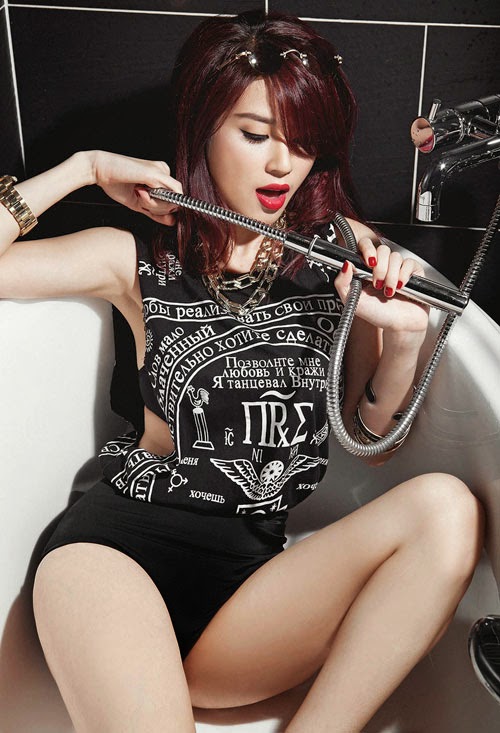 Bộ ảnh mang đầy tính khiêu dâm