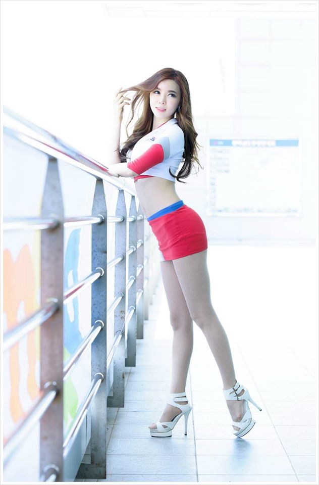 Gái Hàn ngực to mông cong