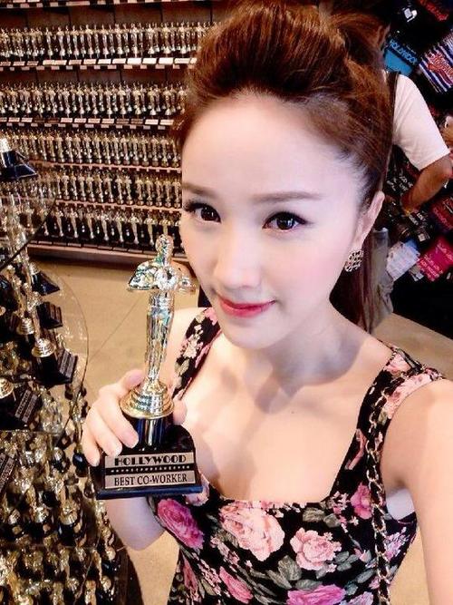Muôn kiểu ‘tự sướng’ c<br /><hr />Hãy ấn vào nút <i>G+</i>, <i>Thích</i> hoặc <i>Chia sẻ</i> để ủng hộ mình bạn nhé!<br /><div class= Muôn kiểu ‘tự sướng’ của hot girl, sao Việt