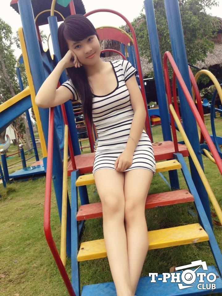 Vân Anh cười tươi dáng chuẩn