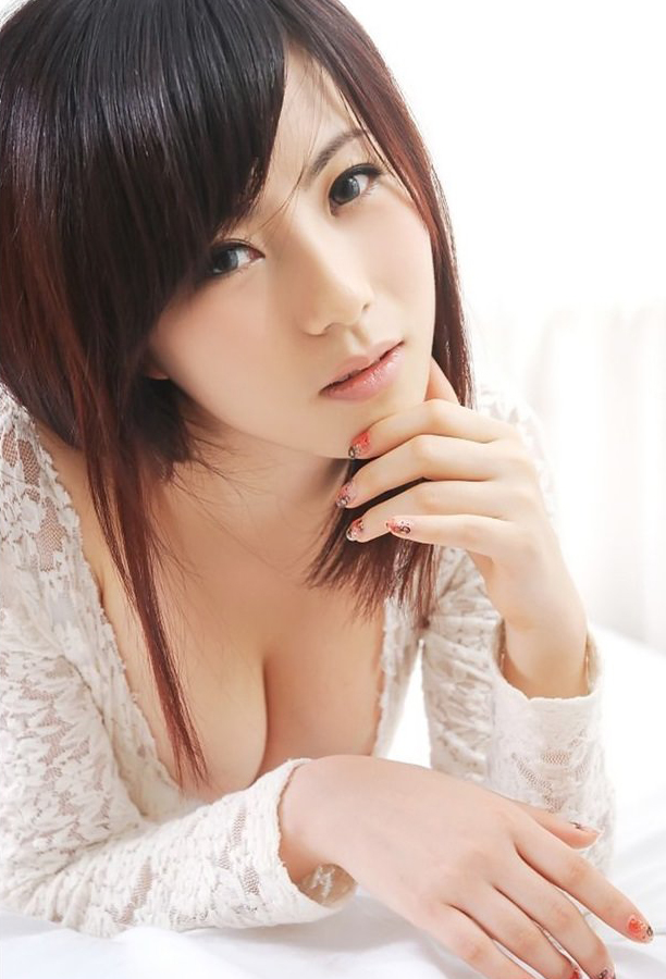 Làn da trắng rạng ngời cùng vòng một săn chắc